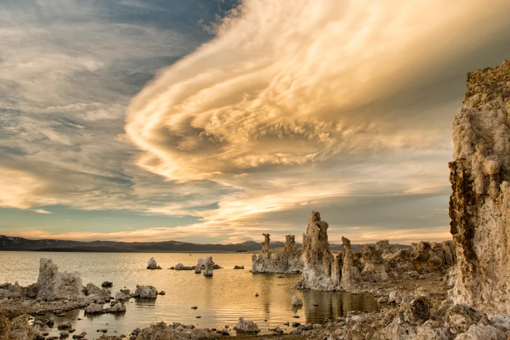 Stunning photo of a sunset of rock formations in Mono Lake, California